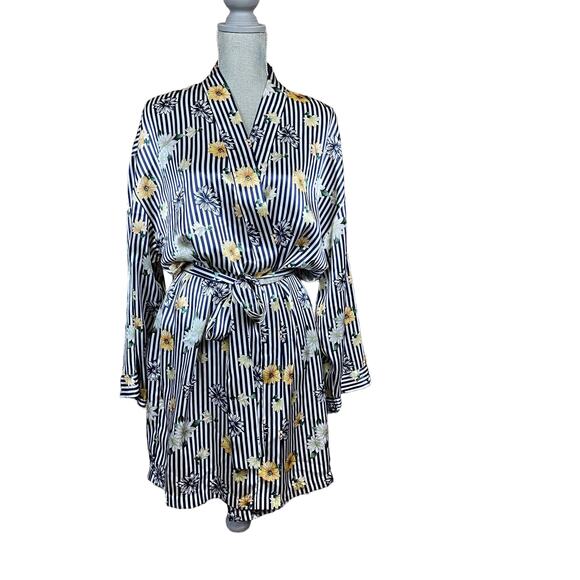 Floral and Stripes Satin Wrap Easy Care Lightweight Robe size M - Picture 1 of 8